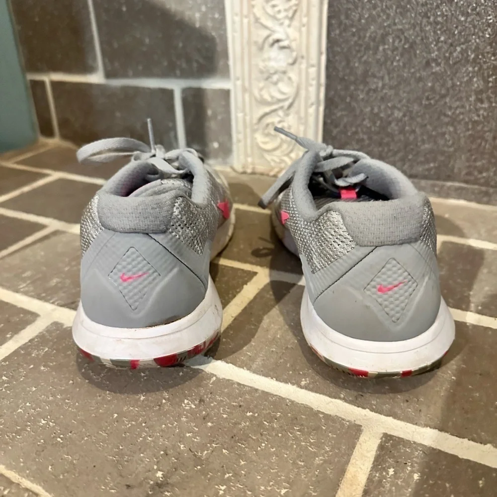 Nike Flex Experience Rn 4 Womens Size 8, pink grey